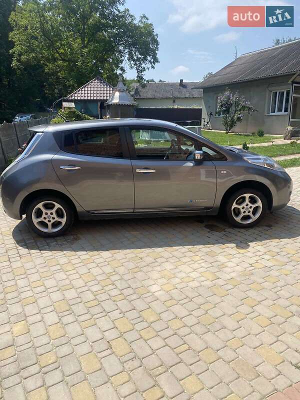 Хетчбек Nissan Leaf 2013 в Кіцмані