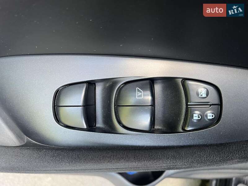 Хэтчбек Nissan Leaf 2014 в Виннице