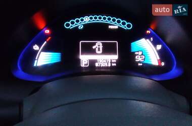 Хэтчбек Nissan Leaf 2012 в 