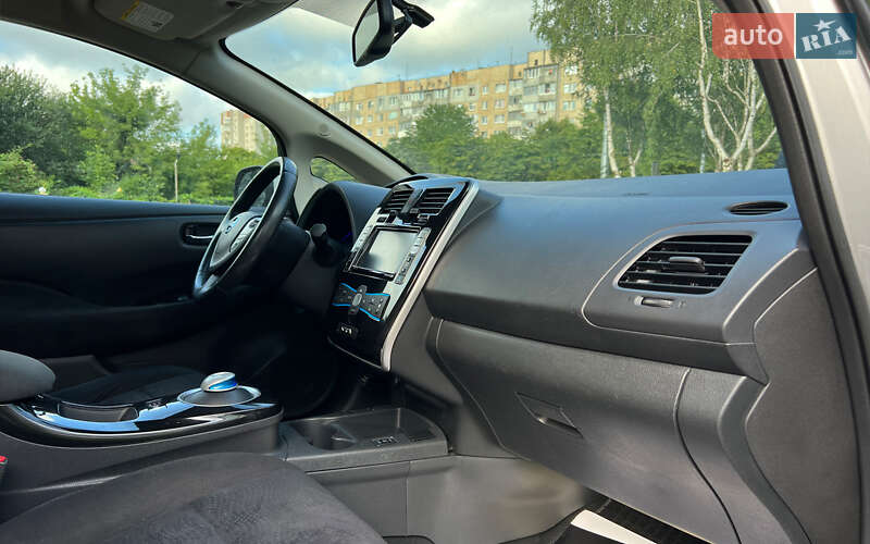 Хэтчбек Nissan Leaf 2016 в Львове