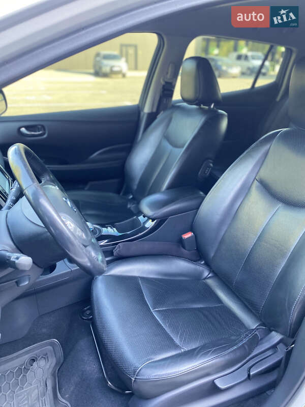 Хэтчбек Nissan Leaf 2014 в Кременчуге