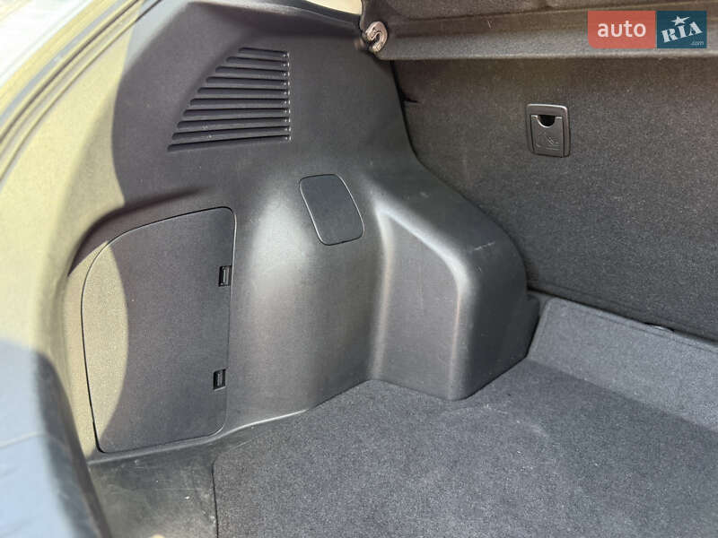 Хэтчбек Nissan Leaf 2015 в Житомире фото 17 Хэтчбек Nissan Leaf 2015 в Житомире