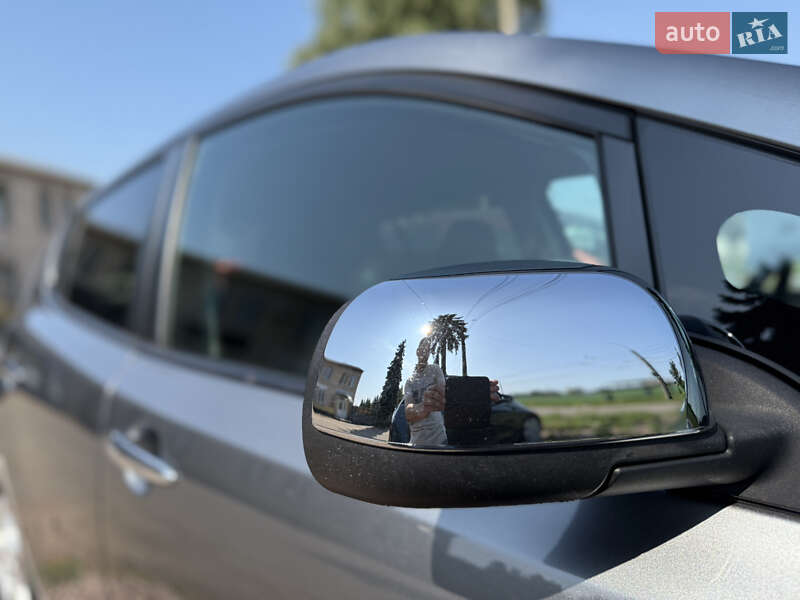 Хэтчбек Nissan Leaf 2015 в Житомире фото 45 Хэтчбек Nissan Leaf 2015 в Житомире