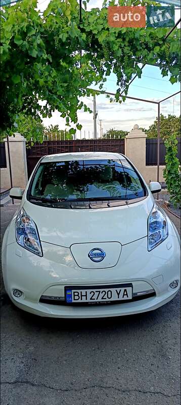 Хэтчбек Nissan Leaf 2012 в Одессе