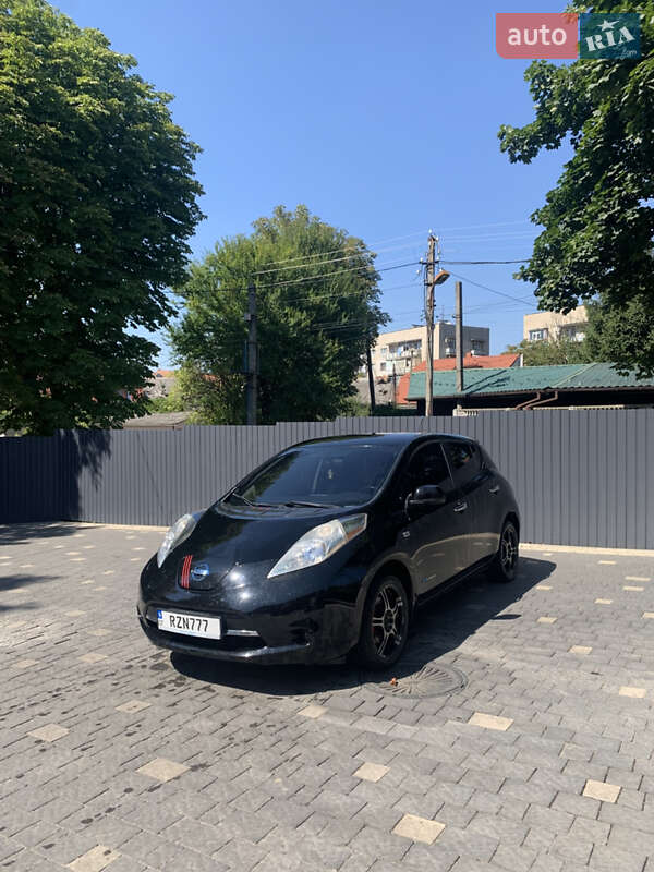 Хэтчбек Nissan Leaf 2014 в Ужгороде