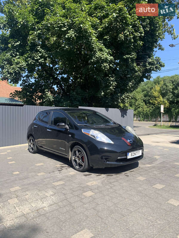 Хэтчбек Nissan Leaf 2014 в Ужгороде