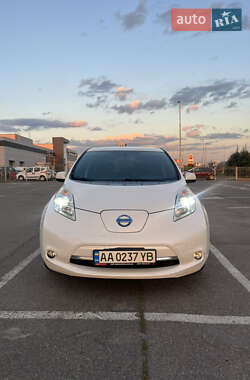Хэтчбек Nissan Leaf 2013 в Киеве