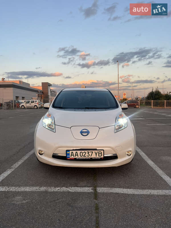 Хэтчбек Nissan Leaf 2013 в Киеве фото Хэтчбек Nissan Leaf 2013 в Киеве