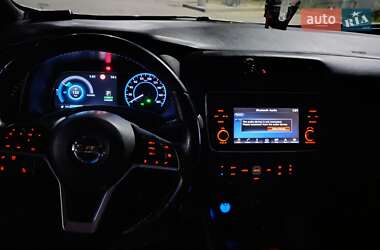 Хэтчбек Nissan Leaf 2019 в 