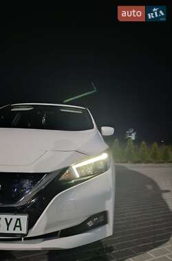 Хэтчбек Nissan Leaf 2019 в 