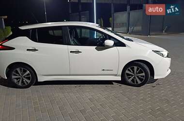 Хэтчбек Nissan Leaf 2019 в 
