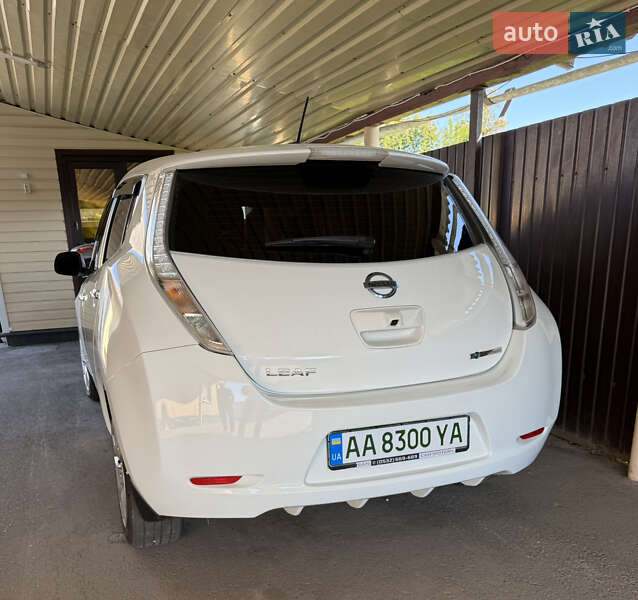 Хэтчбек Nissan Leaf 2014 в Борзне