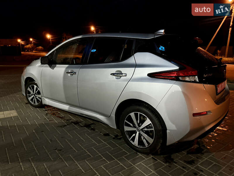 Хэтчбек Nissan Leaf 2022 в Киеве