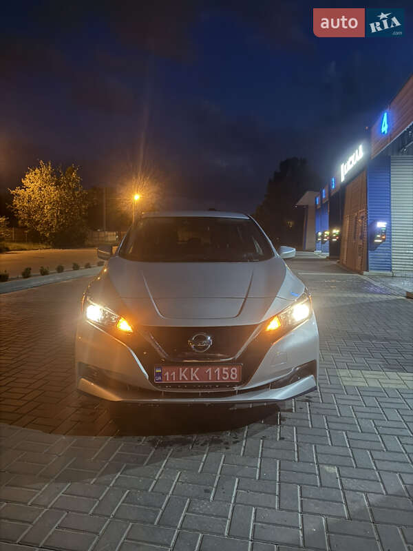 Хэтчбек Nissan Leaf 2022 в Киеве