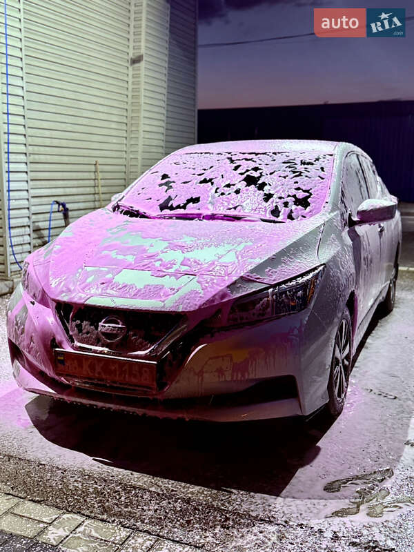 Хэтчбек Nissan Leaf 2022 в Киеве