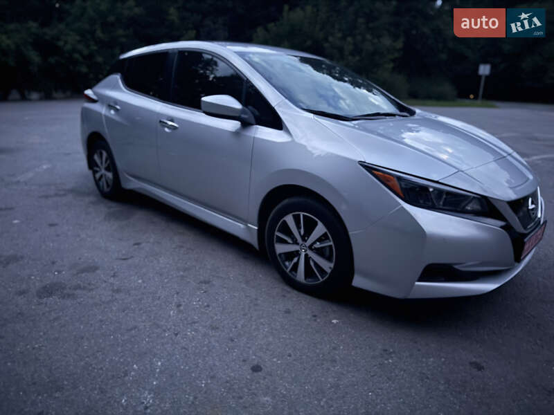 Хэтчбек Nissan Leaf 2022 в Киеве