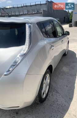 Хэтчбек Nissan Leaf 2011 в Дубровице