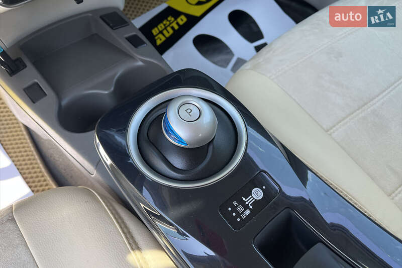 Хэтчбек Nissan Leaf 2011 в Коломые