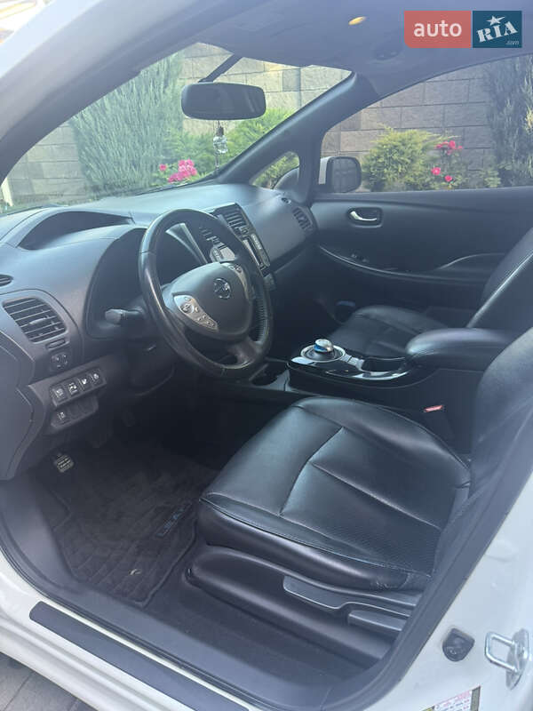 Хэтчбек Nissan Leaf 2013 в Днепре