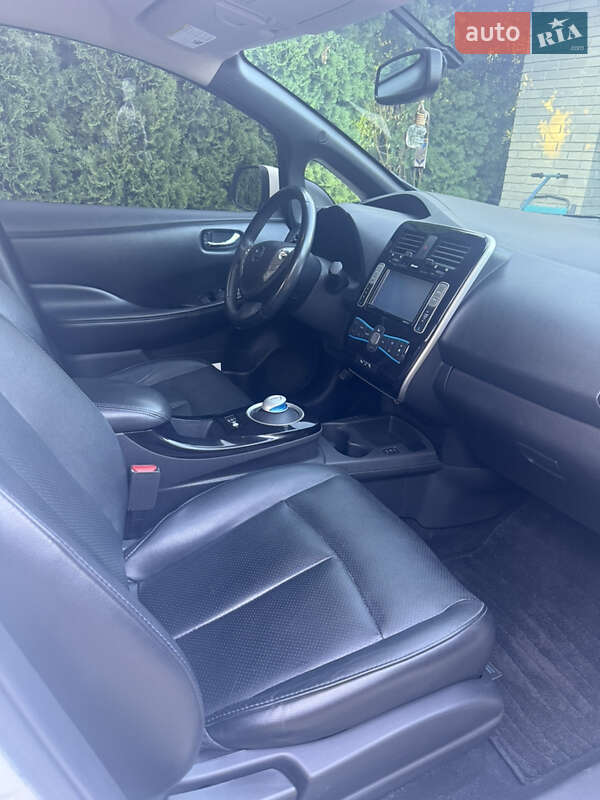 Хэтчбек Nissan Leaf 2013 в Днепре