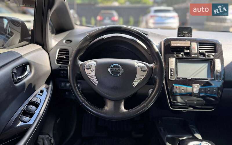 Хэтчбек Nissan Leaf 2015 в Черновцах