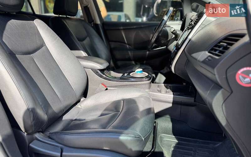 Хэтчбек Nissan Leaf 2015 в Черновцах