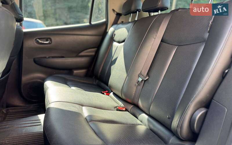 Хэтчбек Nissan Leaf 2015 в Черновцах