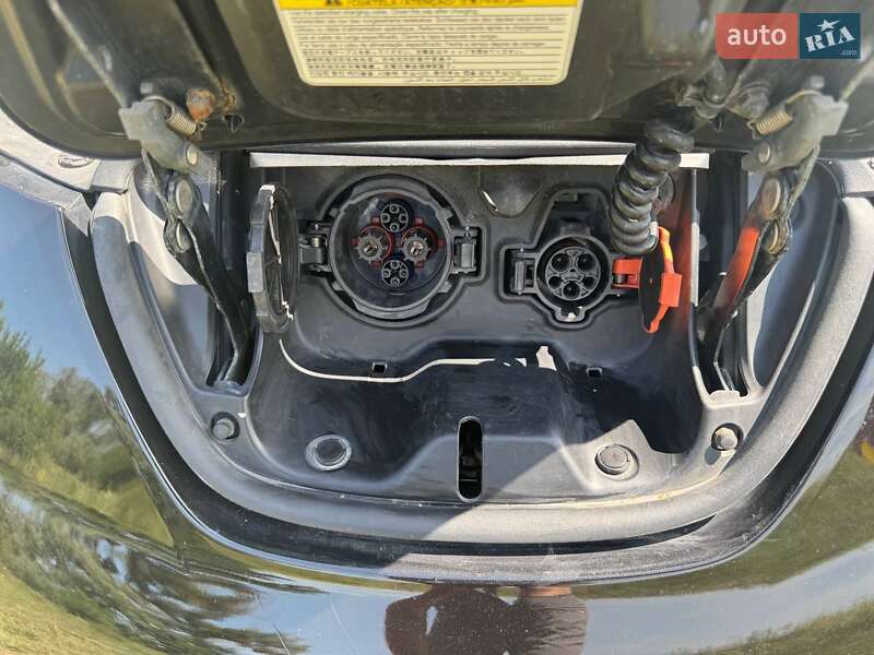 Хэтчбек Nissan Leaf 2014 в Змиеве