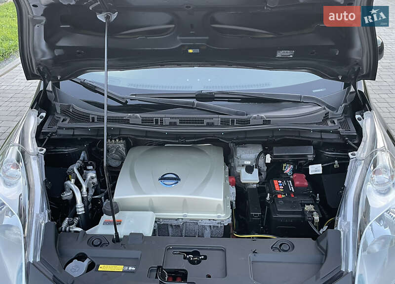 Хэтчбек Nissan Leaf 2015 в Ровно