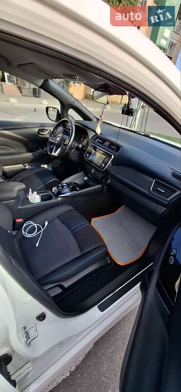 Хэтчбек Nissan Leaf 2018 в Хмельницком