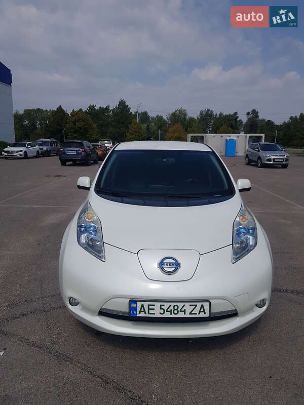 Хэтчбек Nissan Leaf 2014 в Днепре
