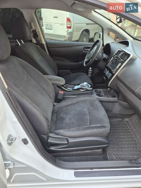 Хэтчбек Nissan Leaf 2015 в Николаеве