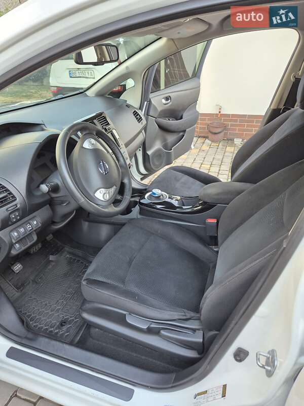 Хэтчбек Nissan Leaf 2015 в Николаеве