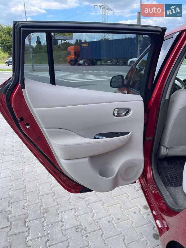 Хэтчбек Nissan Leaf 2012 в Киеве