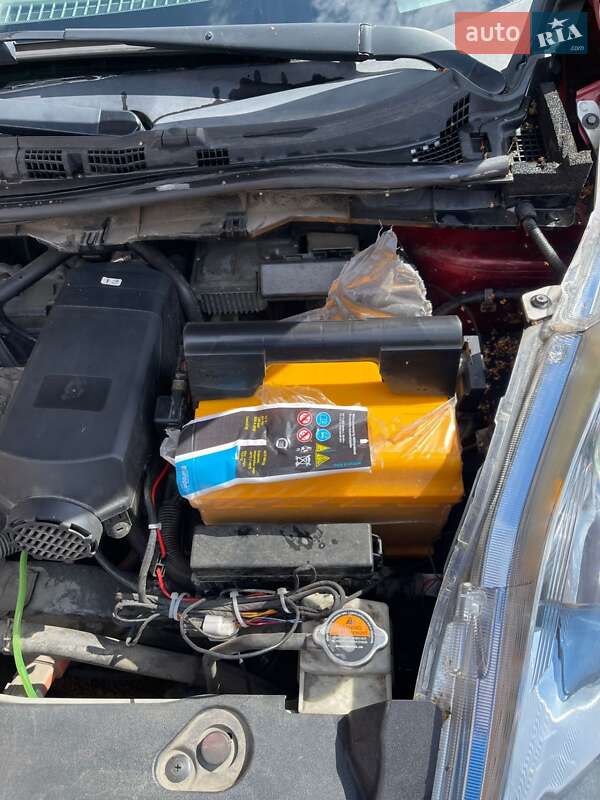 Хэтчбек Nissan Leaf 2012 в Киеве