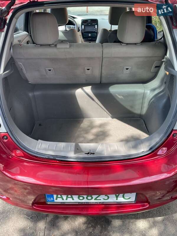 Хэтчбек Nissan Leaf 2012 в Киеве