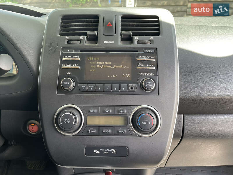 Хэтчбек Nissan Leaf 2014 в Киеве