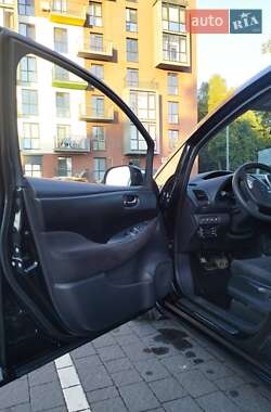 Хэтчбек Nissan Leaf 2016 в 