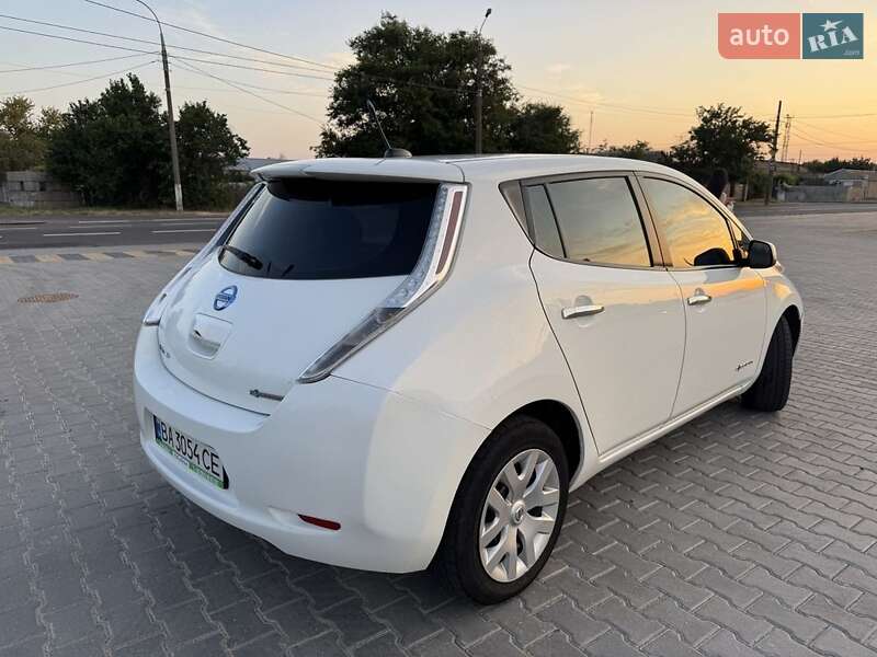 Хэтчбек Nissan Leaf 2013 в Николаеве