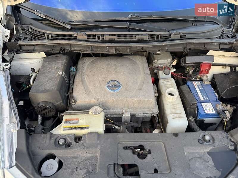 Хэтчбек Nissan Leaf 2013 в Николаеве