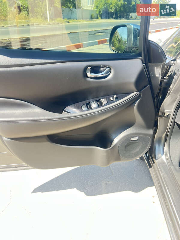 Хэтчбек Nissan Leaf 2015 в Черноморске фото 19 Хэтчбек Nissan Leaf 2015 в Черноморске