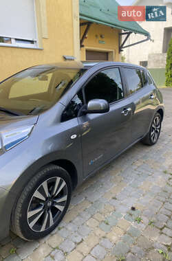Хэтчбек Nissan Leaf 2016 в 