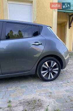 Хэтчбек Nissan Leaf 2016 в 