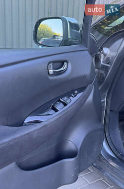 Хэтчбек Nissan Leaf 2014 в 