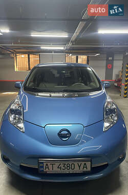 Хэтчбек Nissan Leaf 2012 в 