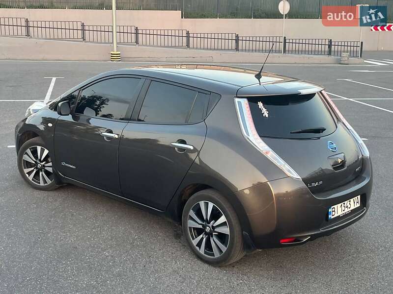 Хэтчбек Nissan Leaf 2016 в Полтаве