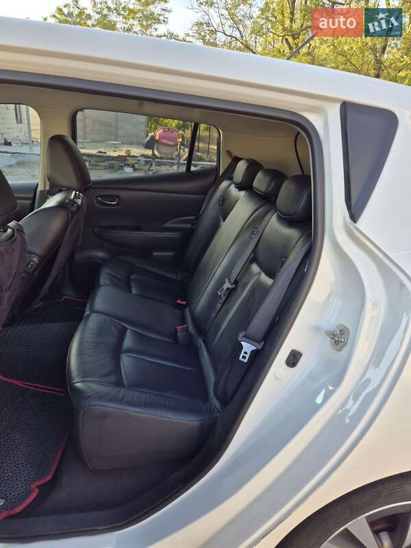 Хэтчбек Nissan Leaf 2014 в Каменском