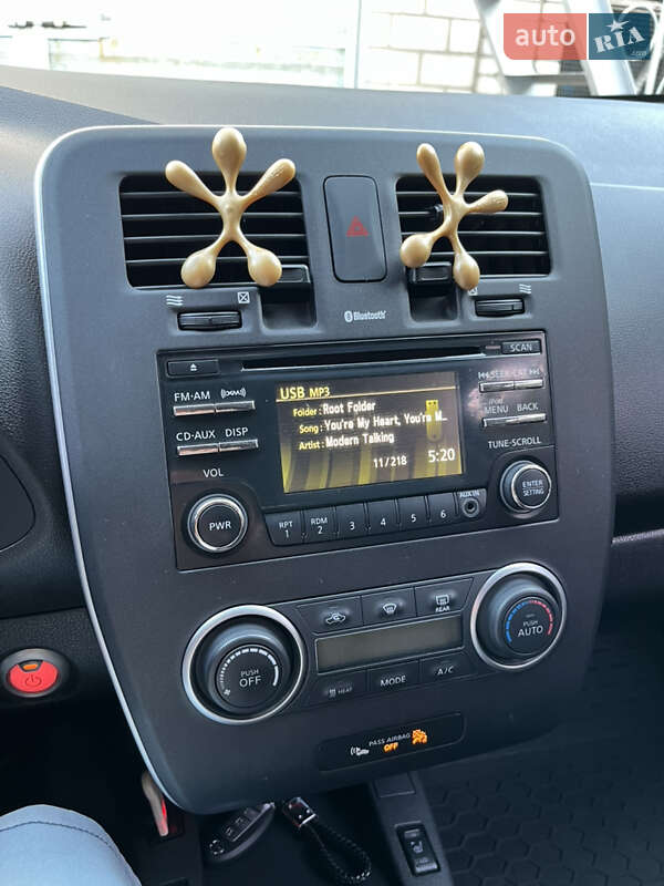 Хэтчбек Nissan Leaf 2014 в Бершади