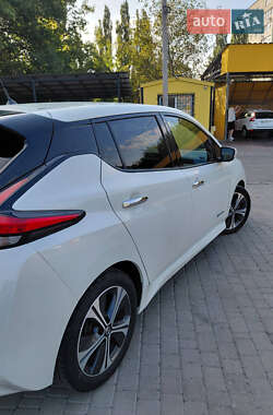 Хэтчбек Nissan Leaf 2018 в 