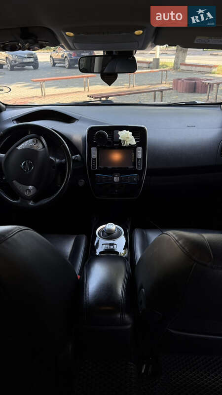 Хэтчбек Nissan Leaf 2015 в Заболотове